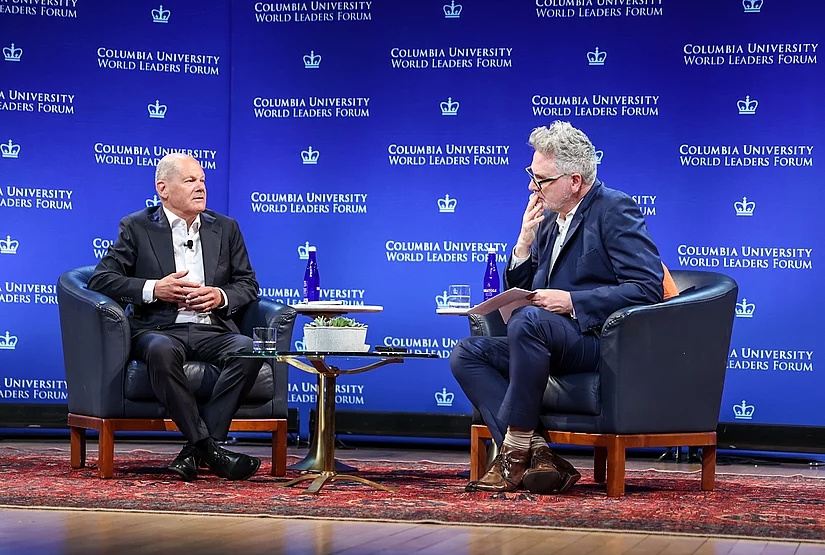 Olaf Scholz and Adam Tooze in conversation on stage.