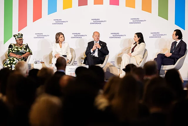 From left to right: Ngozi Okonjo-Iweala, Laura Chinchilla, Olaf Scholz, Reem Alabali Radovan, and moderator Ali Aslan at the opening session of the 2026 Hamburg Sustainability Conference.